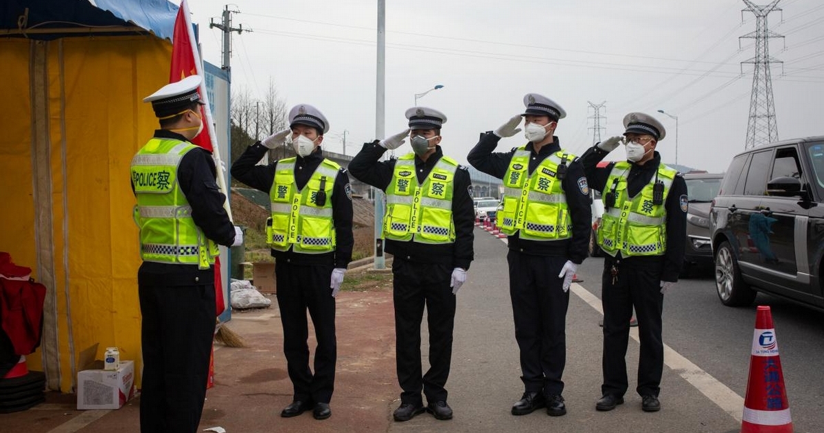 在路邊的檢查哨，警官設置了臨時黨支部。PHOTOGRAPH BY ROBAN WANG, NATIONAL GEOGRAPHIC - 國家地理 ...